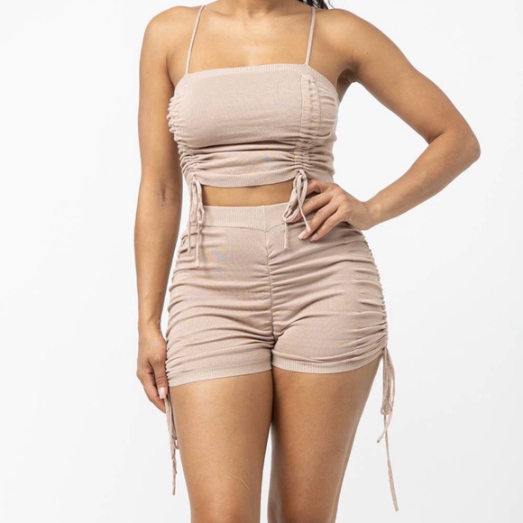 Shirring Tied Crop Top and Side Shirring Short Set - Picture 1 of 7